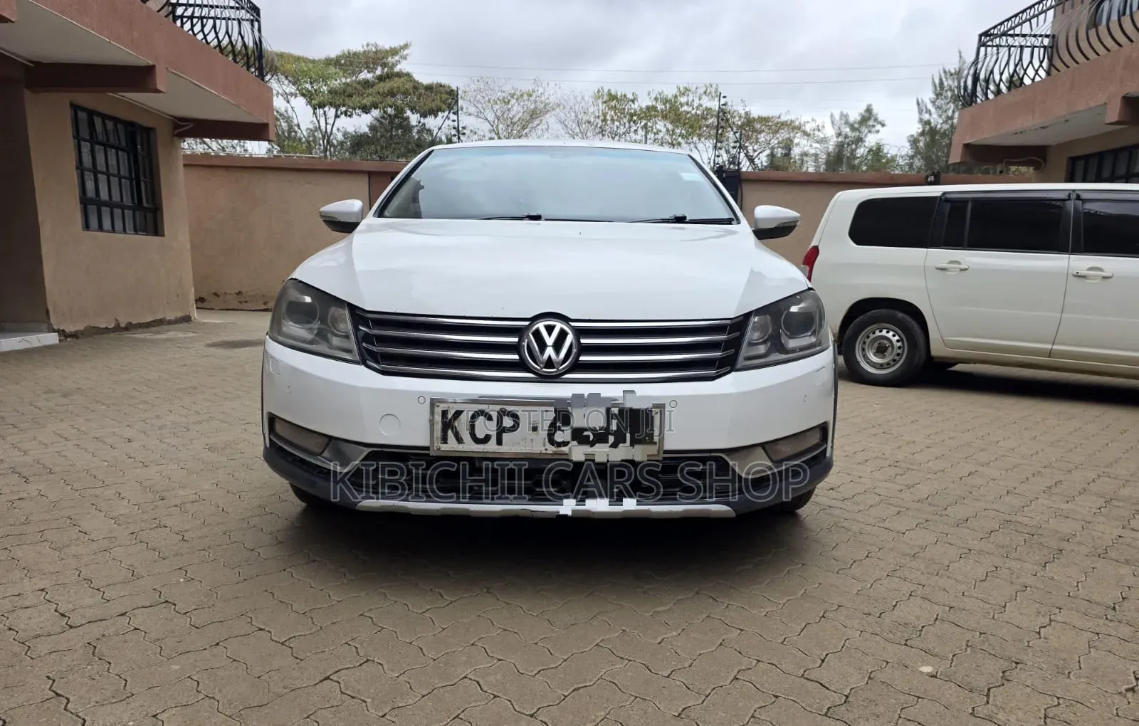 Volkswagen Passat 2011 White