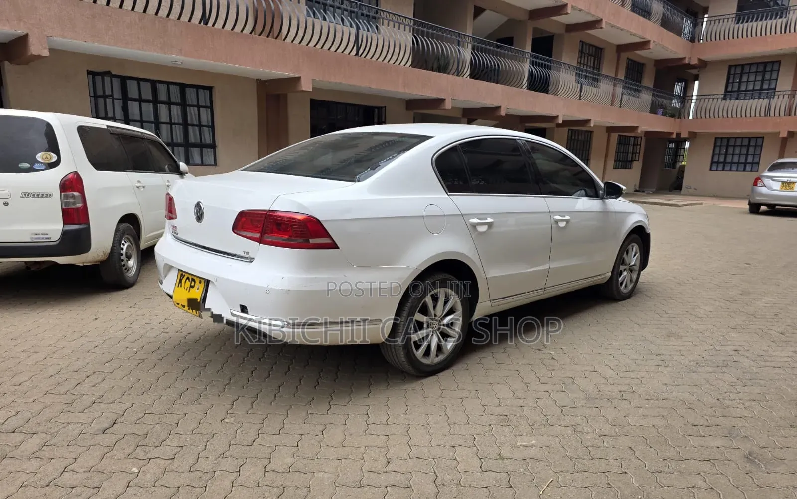 Volkswagen Passat 2011 White