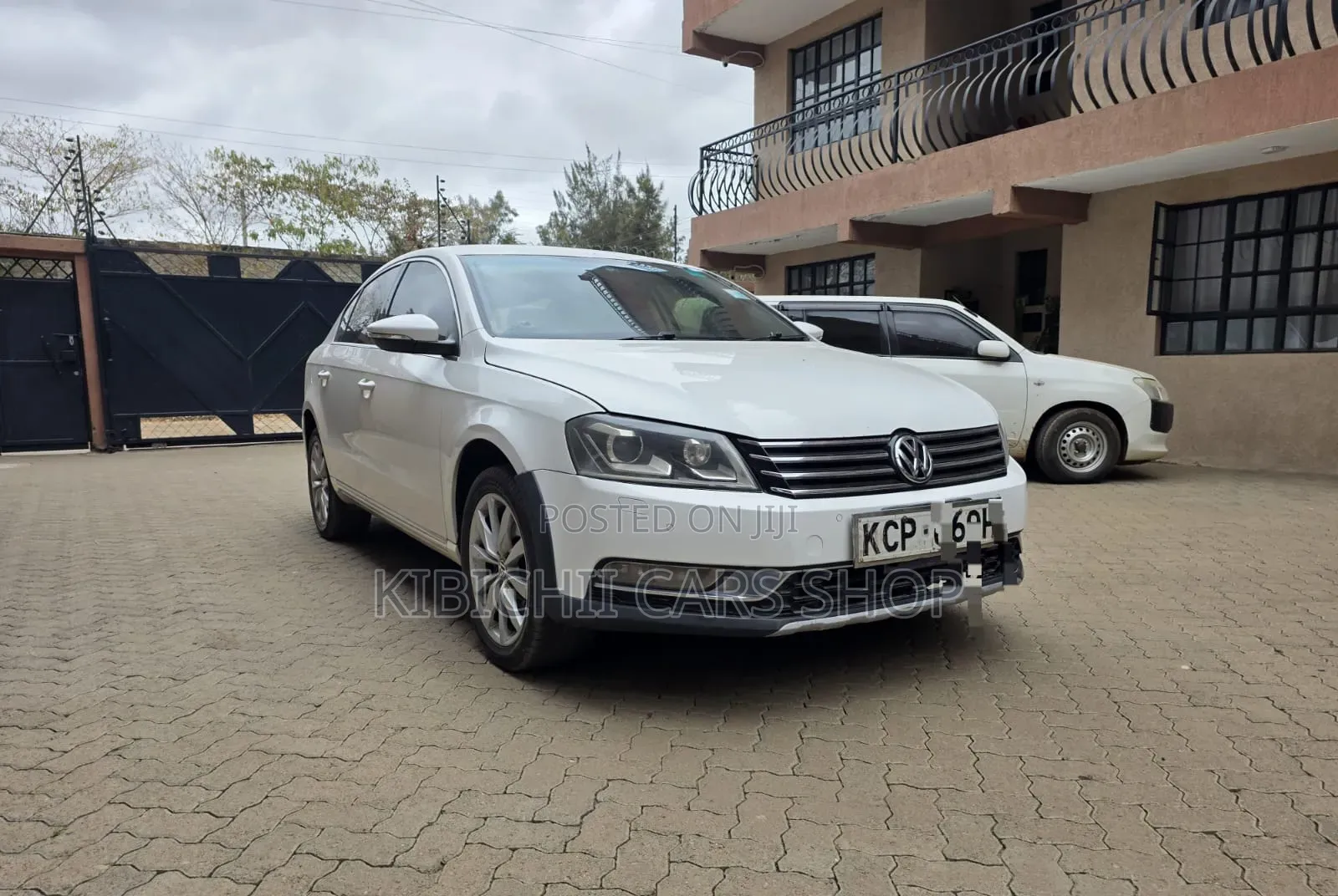 Volkswagen Passat 2011 White