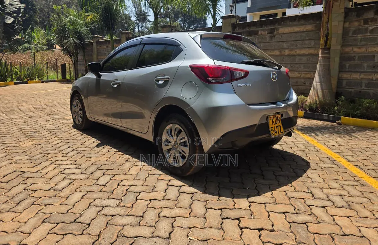 Mazda Demio 2016 Silver
