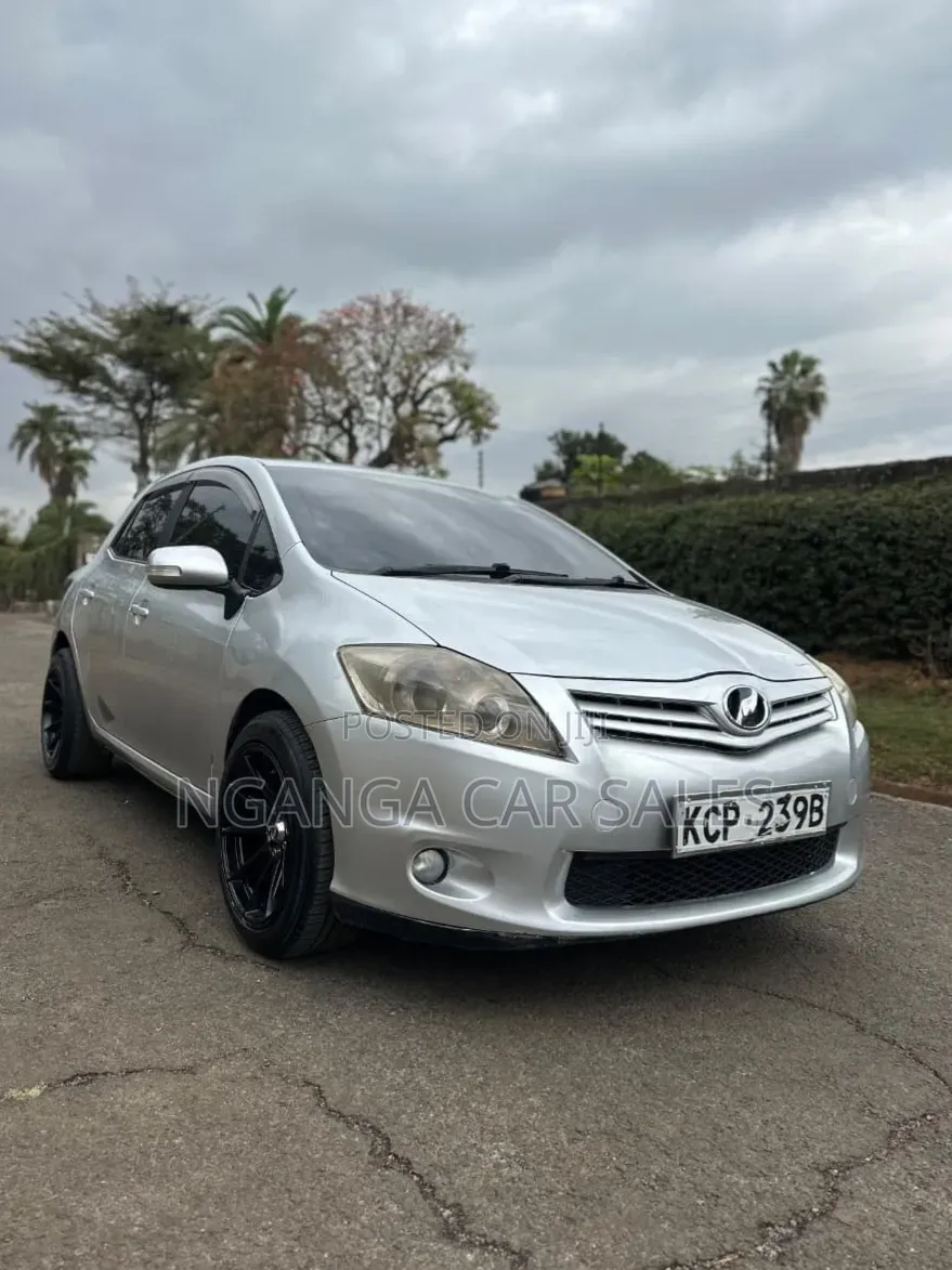 Toyota Auris 2010 Silver