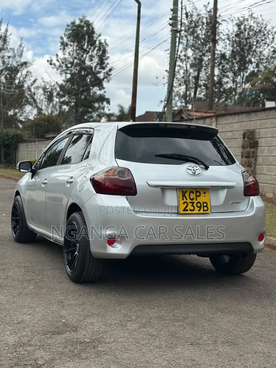 Toyota Auris 2010 Silver