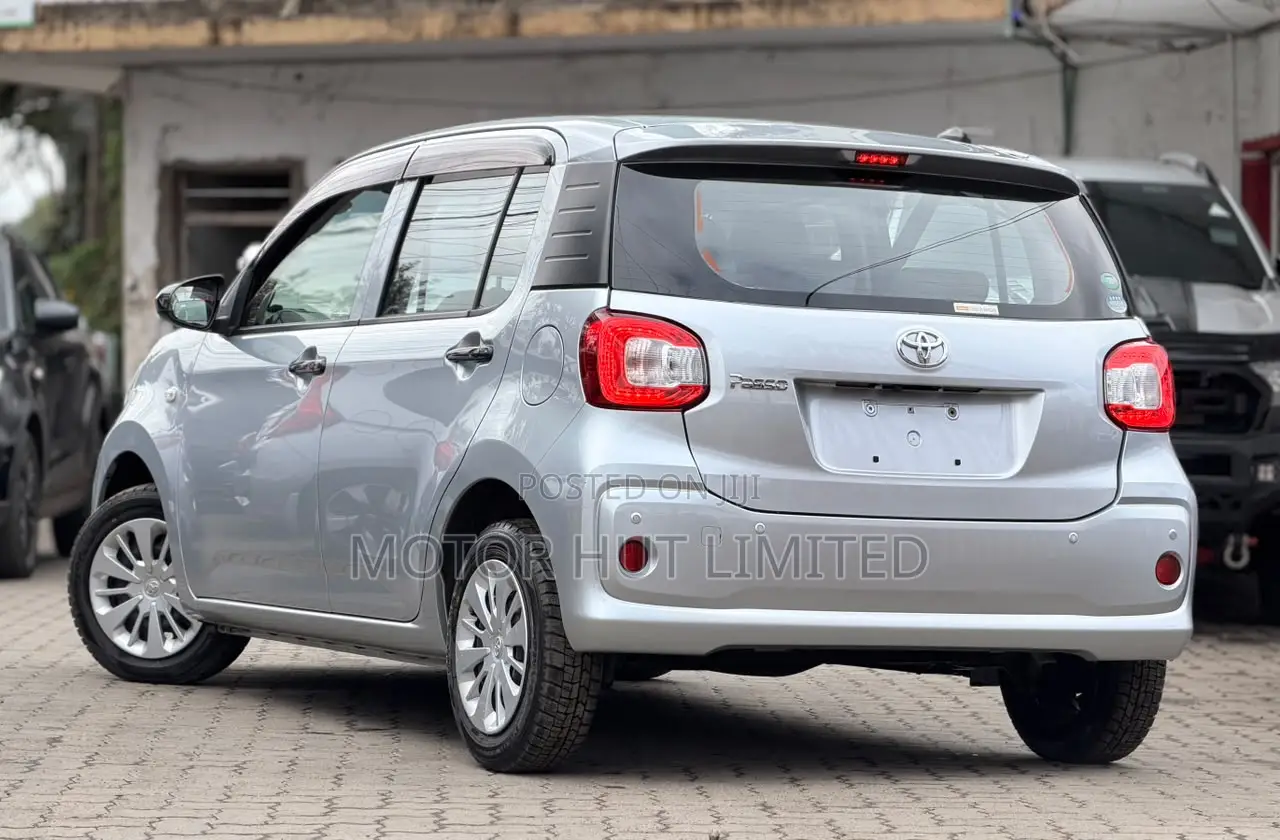 Toyota Passo 1.0 FWD 2019 Silver