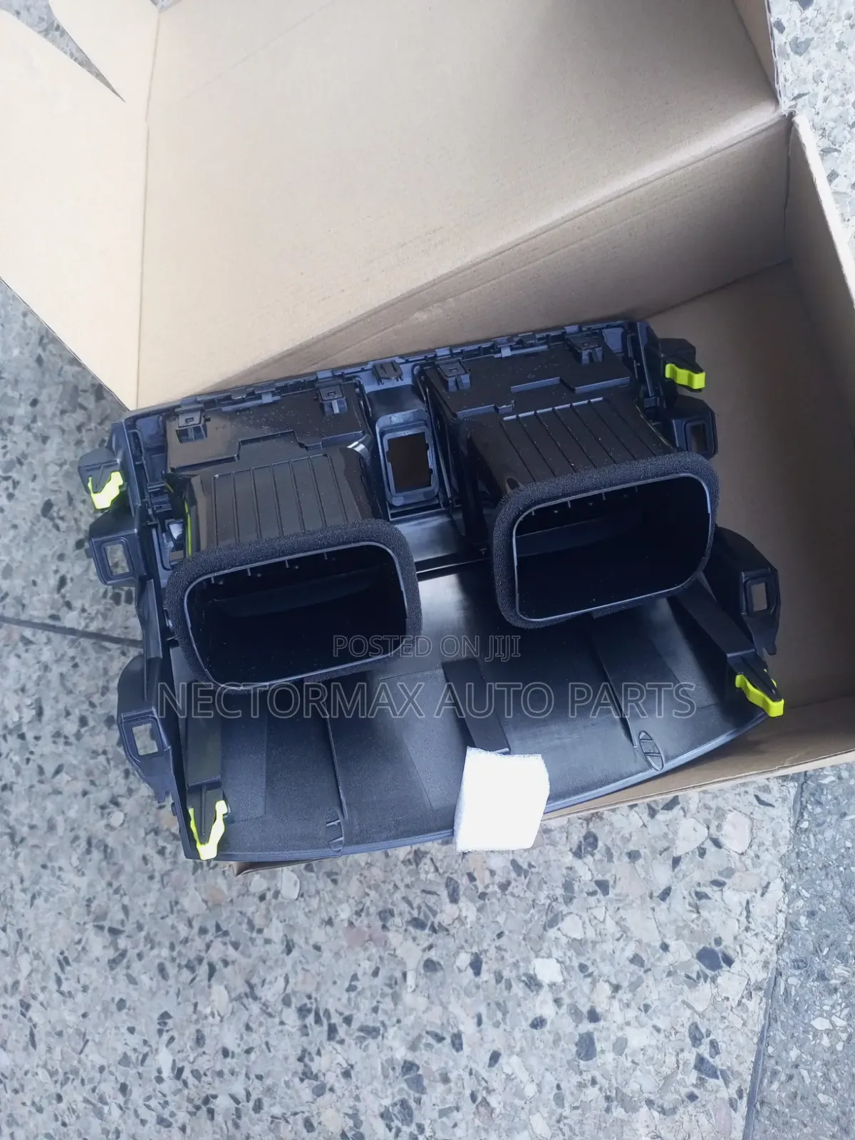 Axio/Fielder Dashboard Vent
