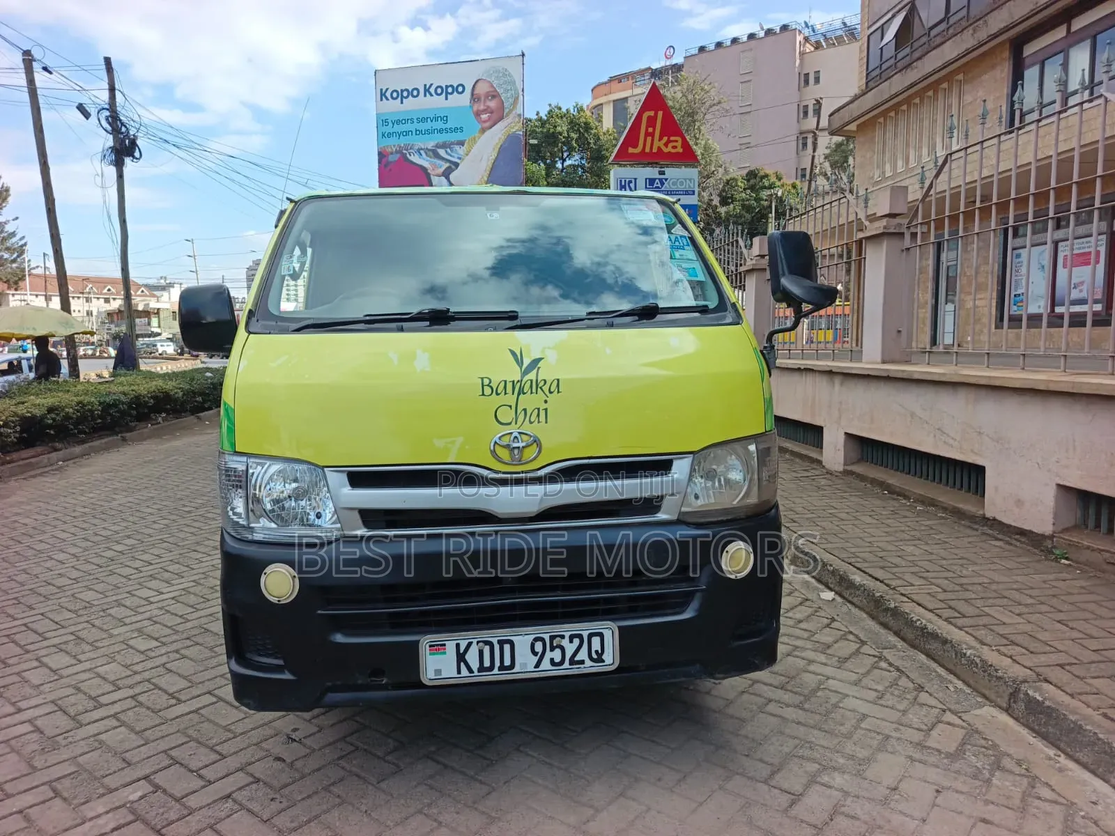 Toyota HiAce 2012 Yellow