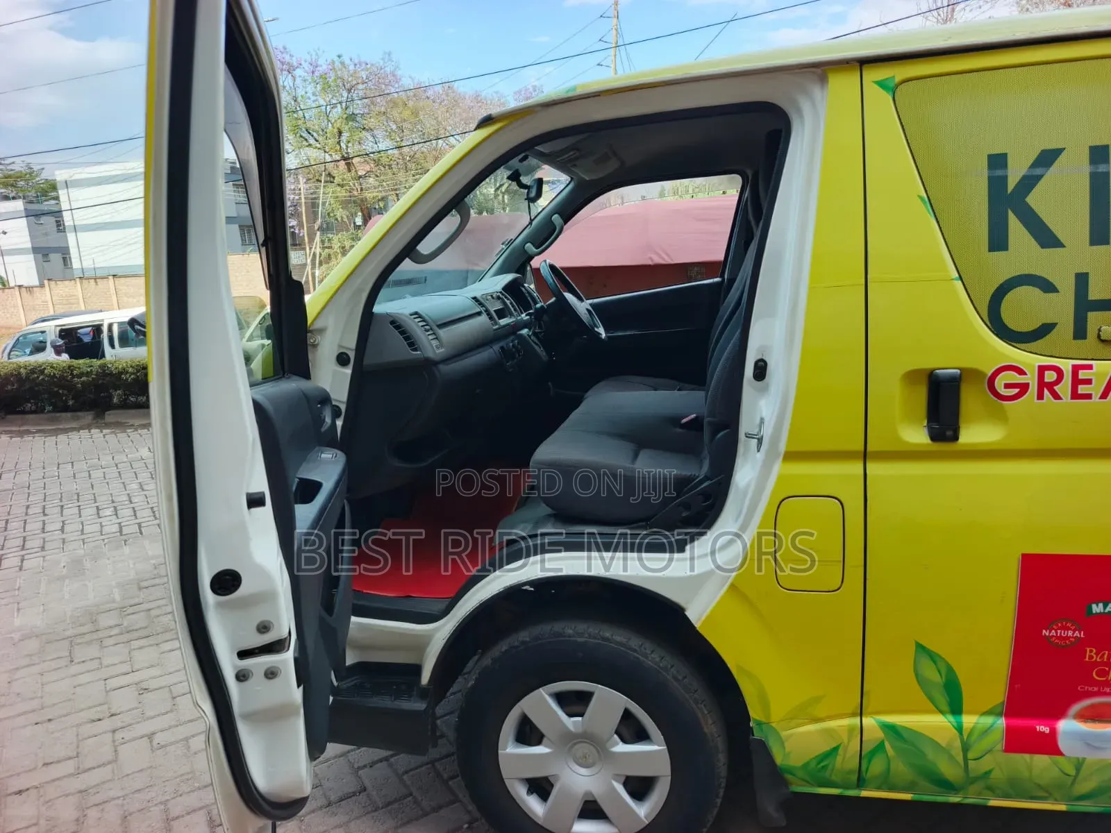 Toyota HiAce 2012 Yellow