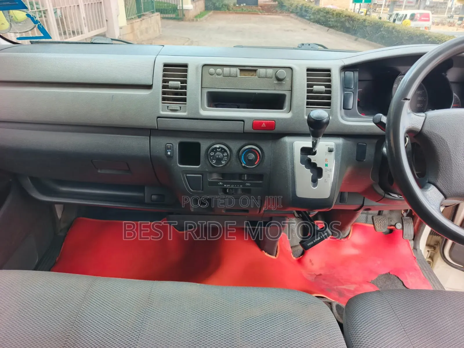 Toyota HiAce 2012 Yellow