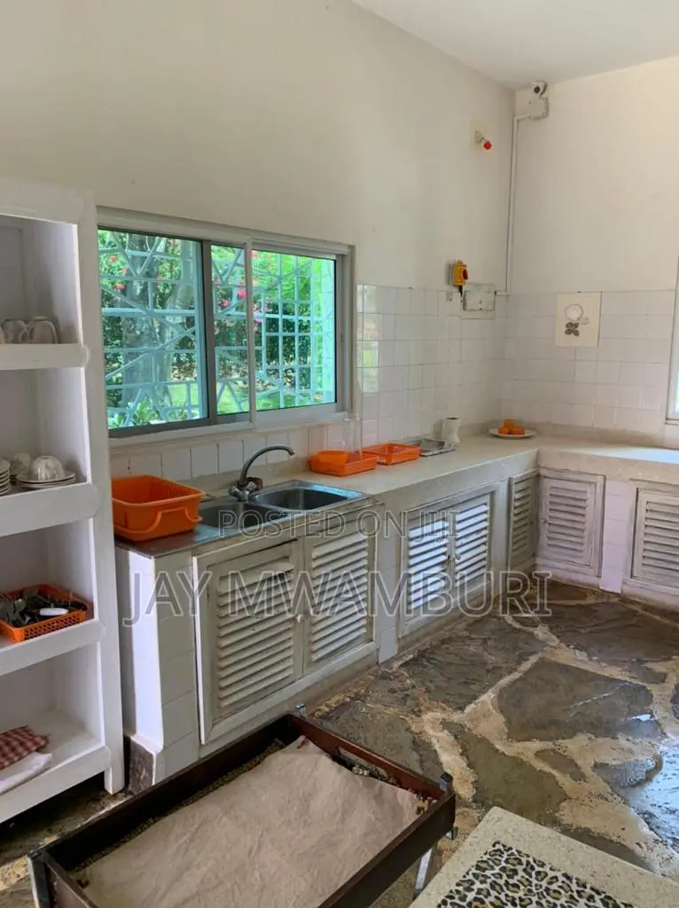 Furnished 4bdrm Villa in Malindi, Shella for sale