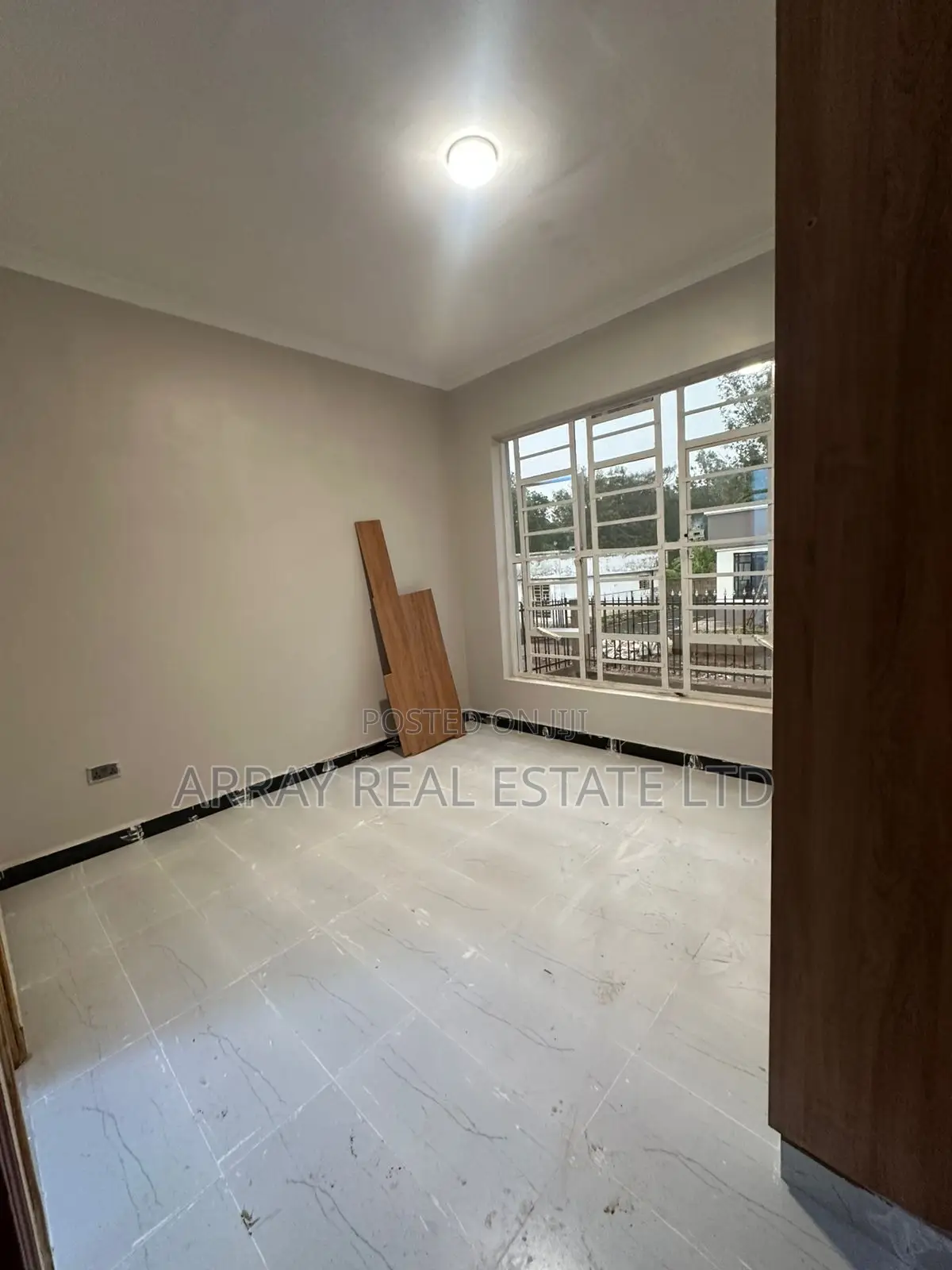 3bdrm Bungalow in Karai for sale