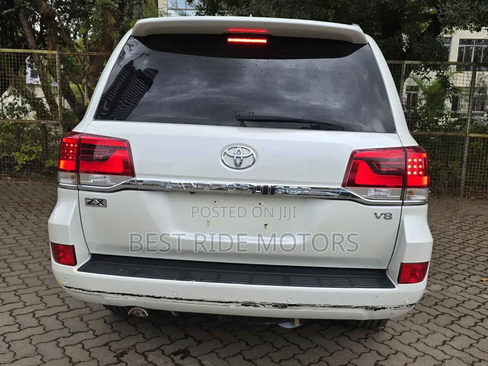 Toyota Land Cruiser 4.6 V8 ZX 2017 White