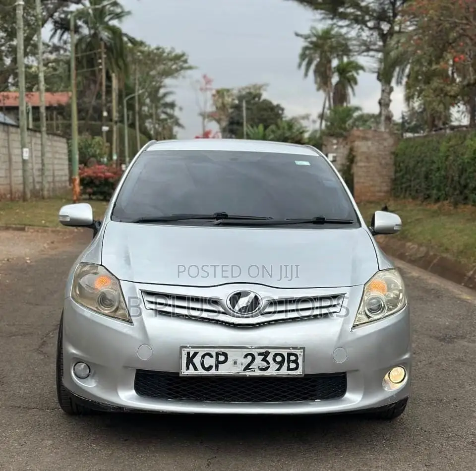 Toyota Auris 2010 Silver