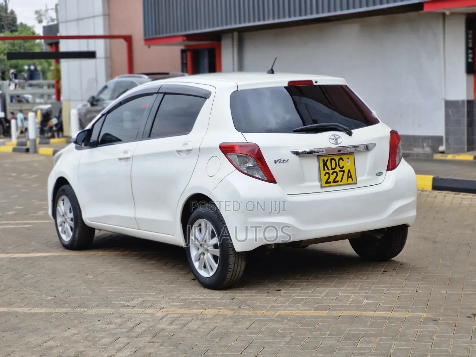 Toyota Vitz 1.3 FWD 3dr 2013 White