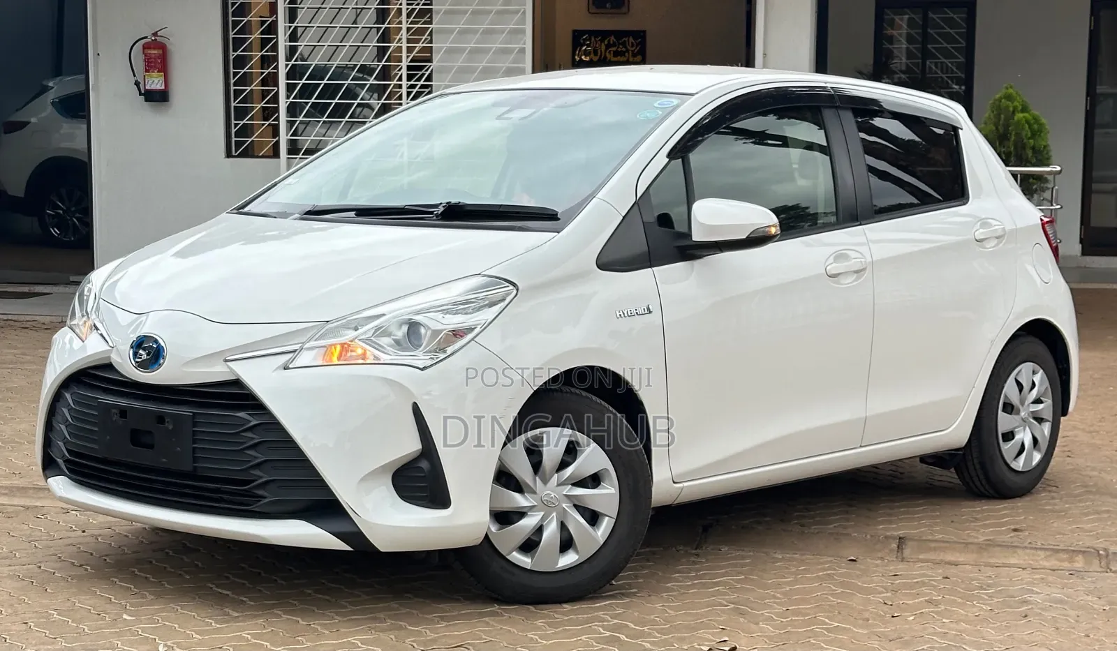 Toyota Vitz 1.5 FWD Hybrid 5dr 2019 White