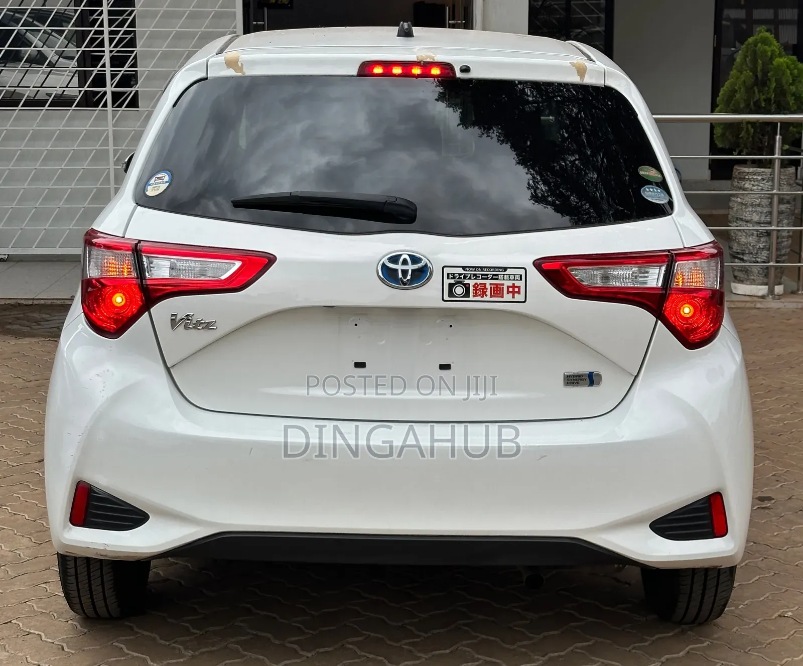 Toyota Vitz 1.5 FWD Hybrid 5dr 2019 White