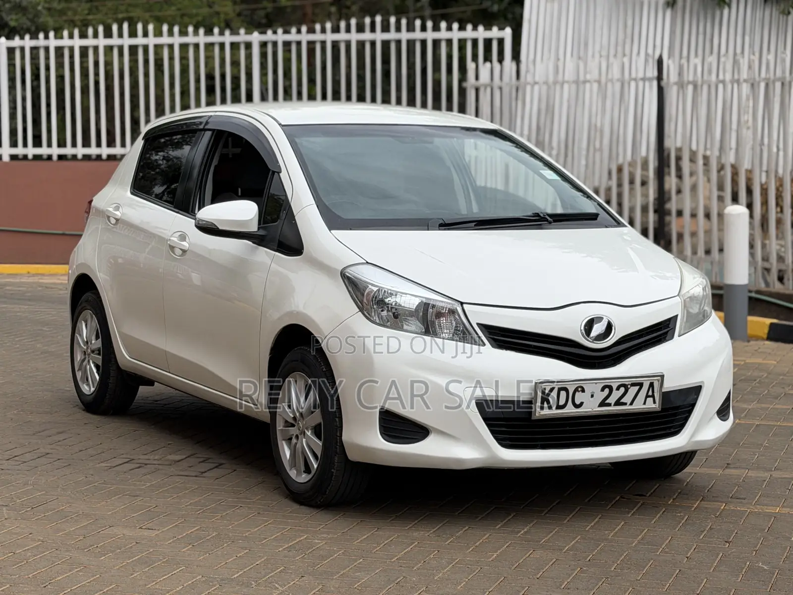 Toyota Vitz 2013 White