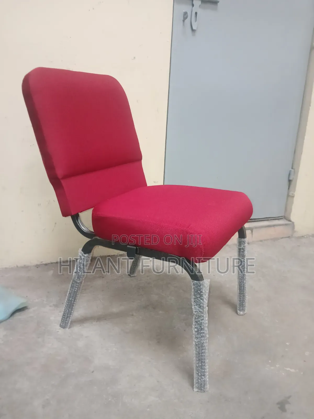 Red Fabric Visitor Chair – Padded Office Conference Chair