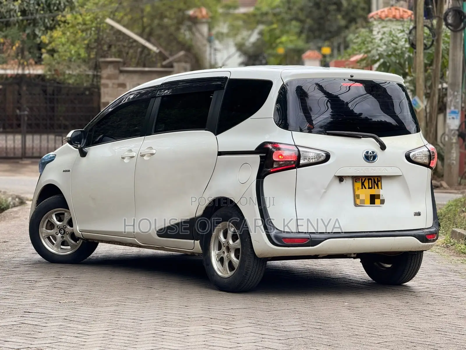 Toyota Sienta 2017 White