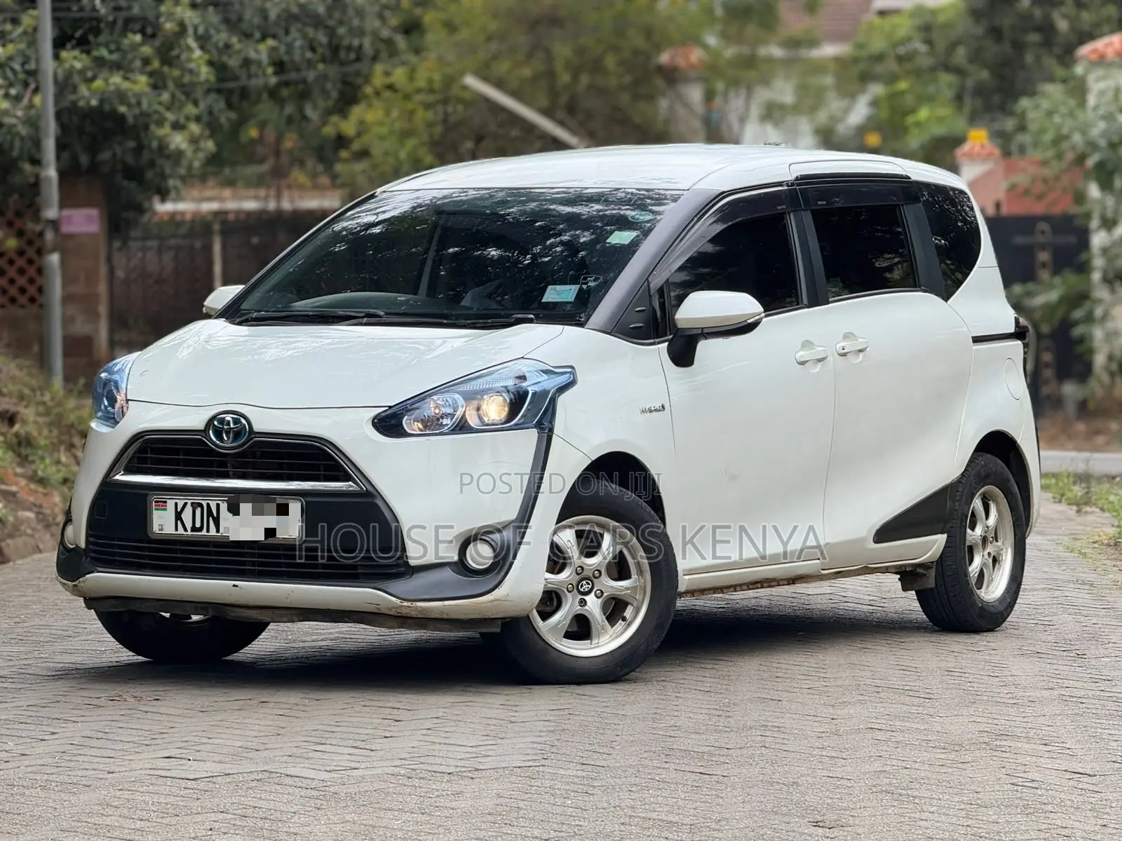 Toyota Sienta 2017 White