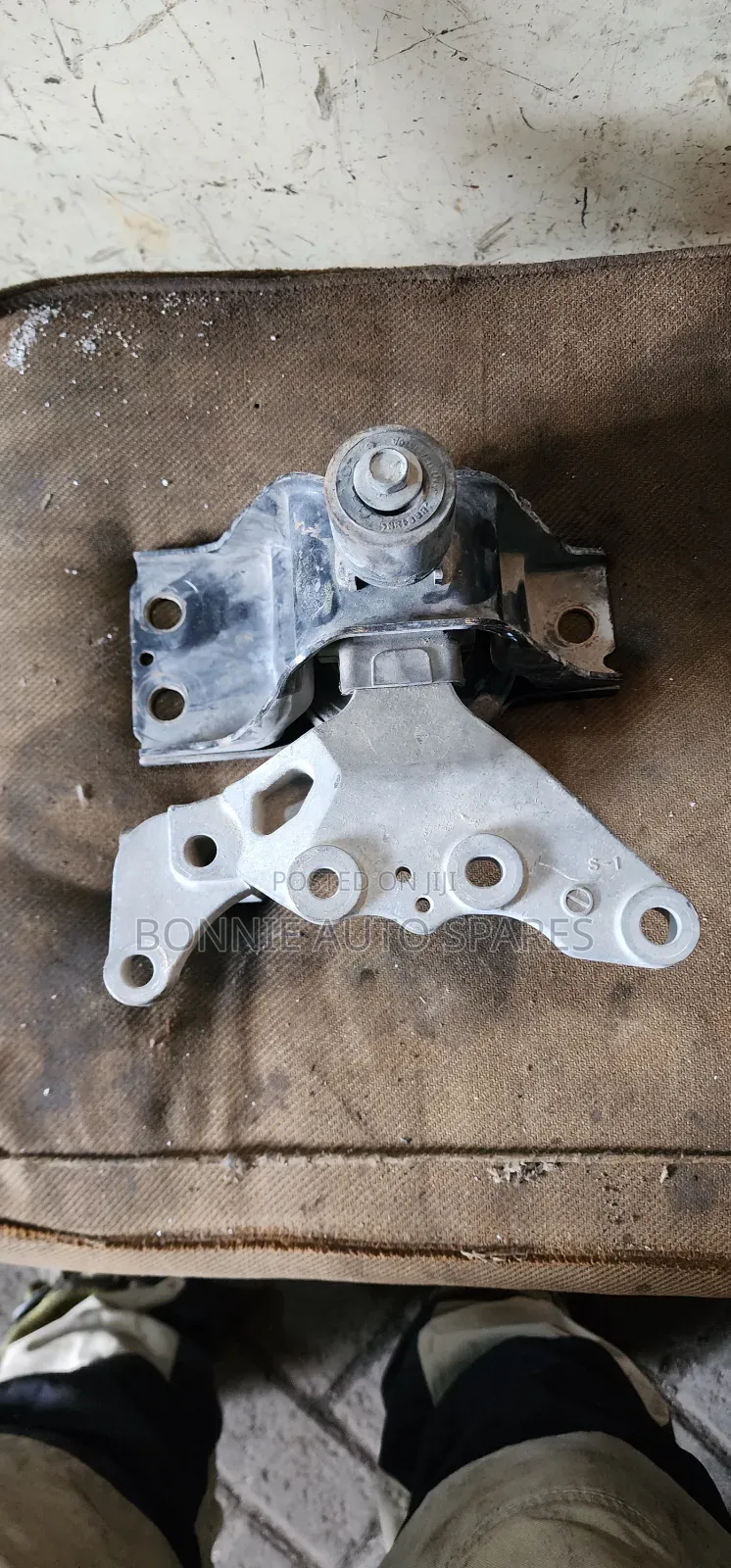 Nissan Serena 2010 -2014 Engine Mounting