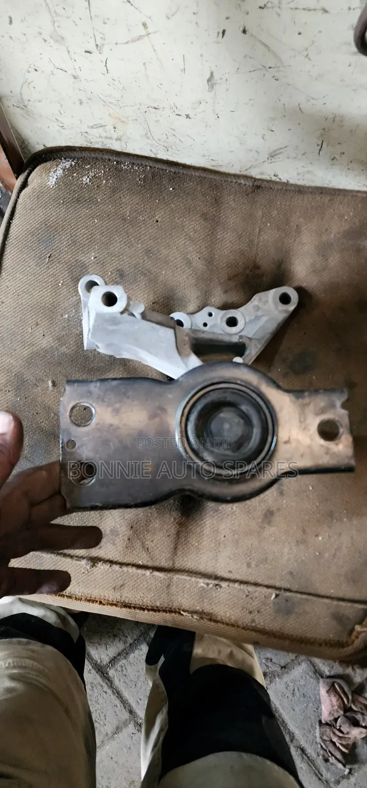 Nissan Serena 2010 -2014 Engine Mounting