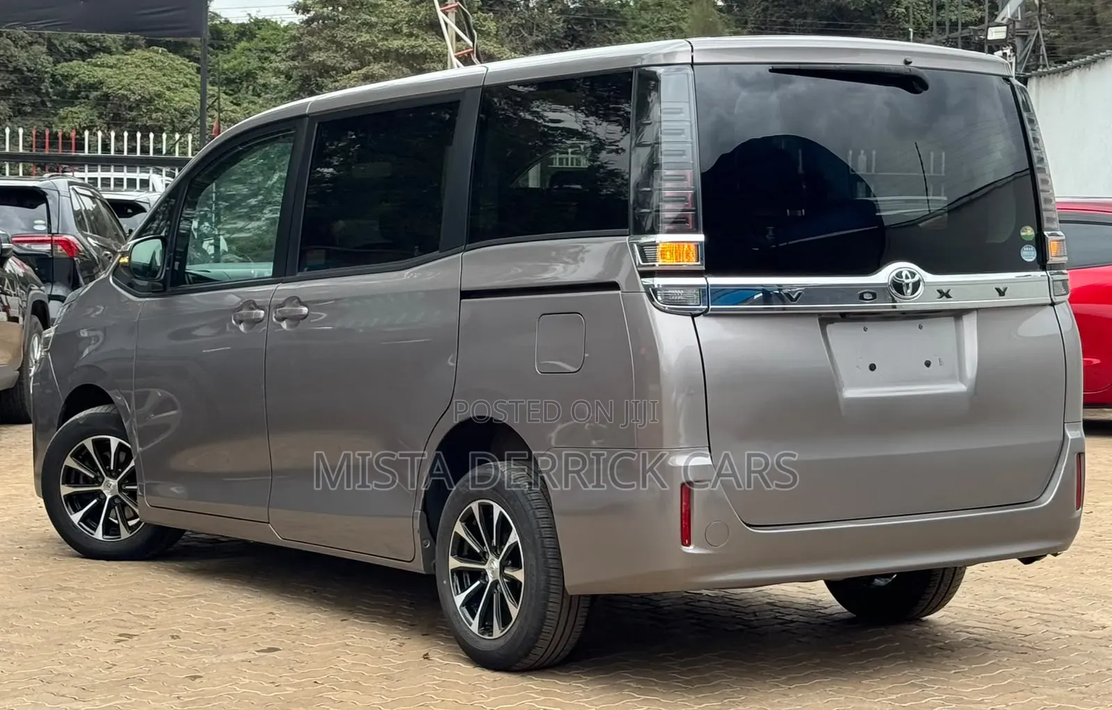Toyota Voxy 2020 Silver