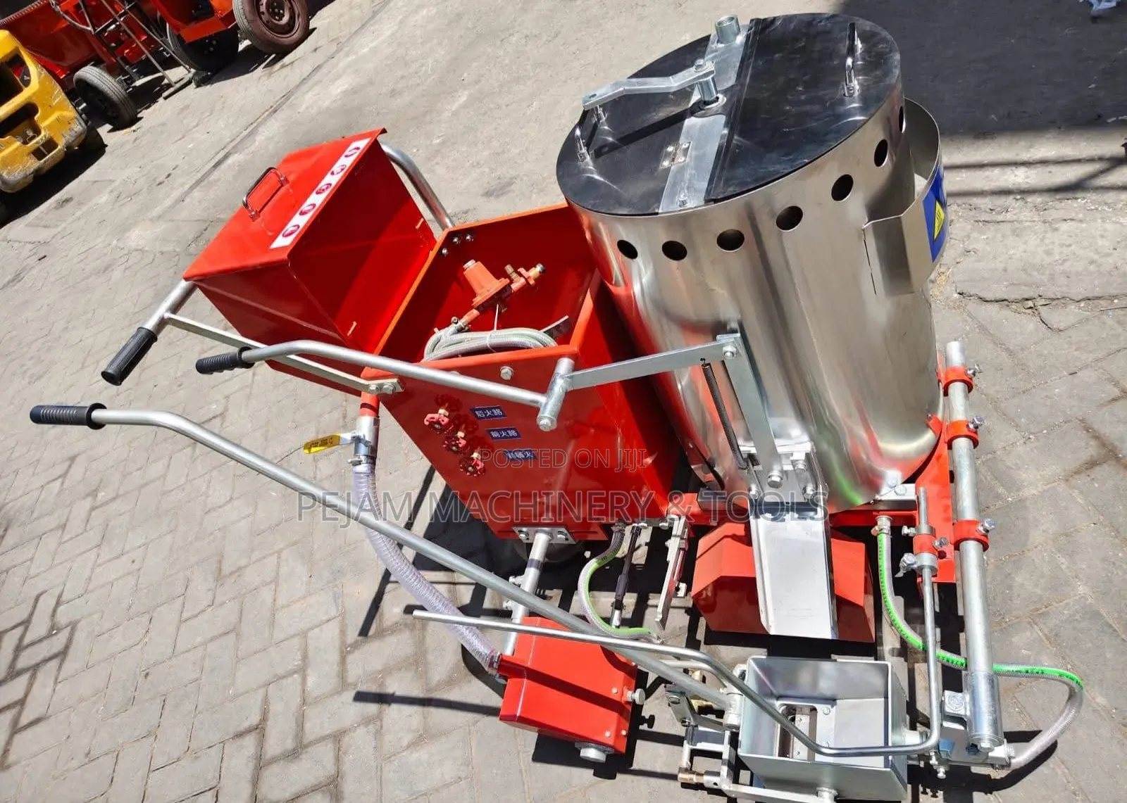 Hand-Push Thermoplastic Road Marking Machine With a Pre-Heating Tank