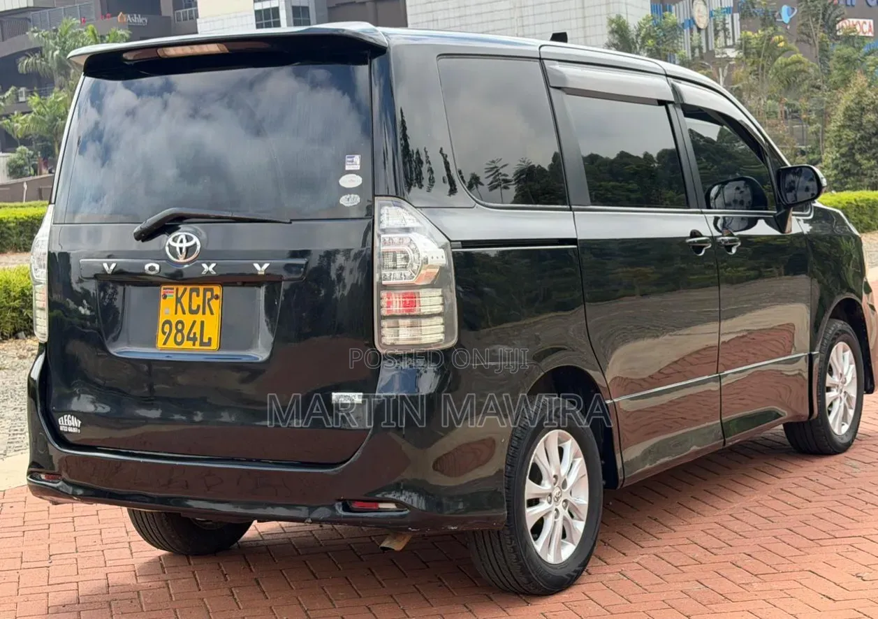 Toyota Voxy 2011 Black