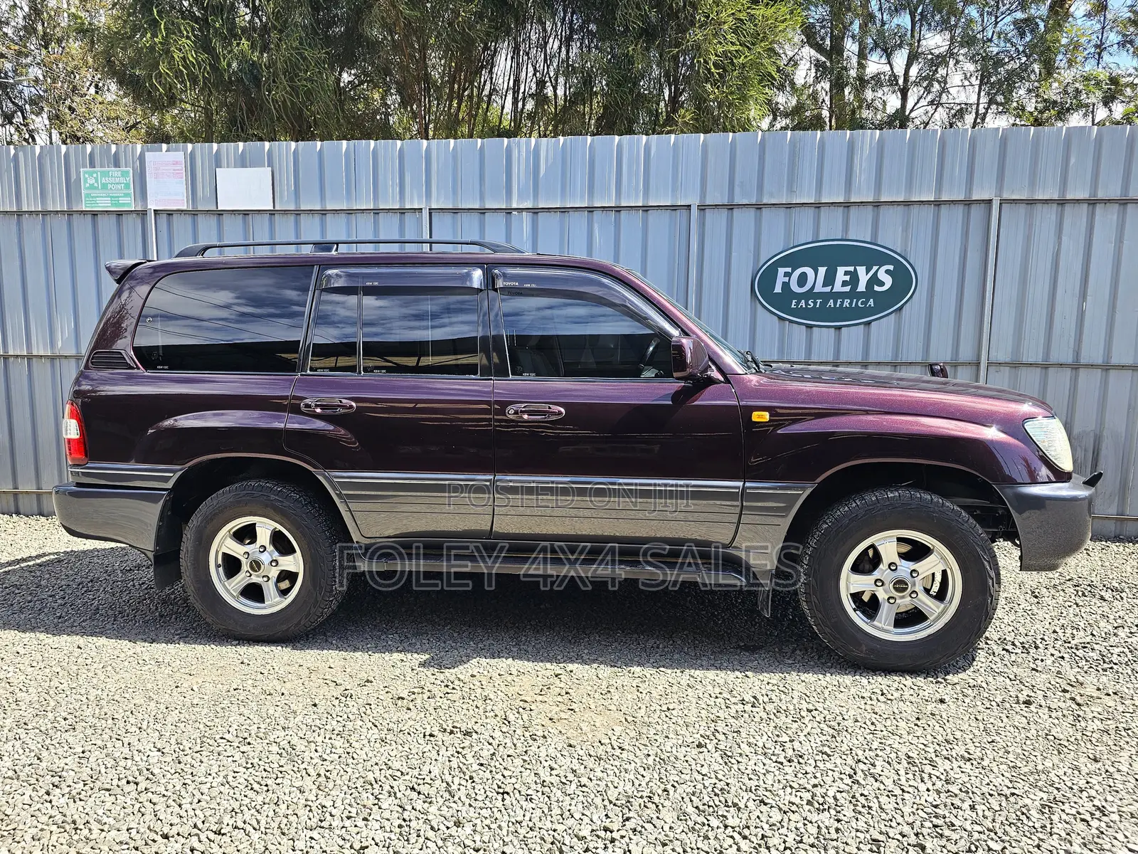 Toyota Land Cruiser 100 4.7 Executive 2006 Red