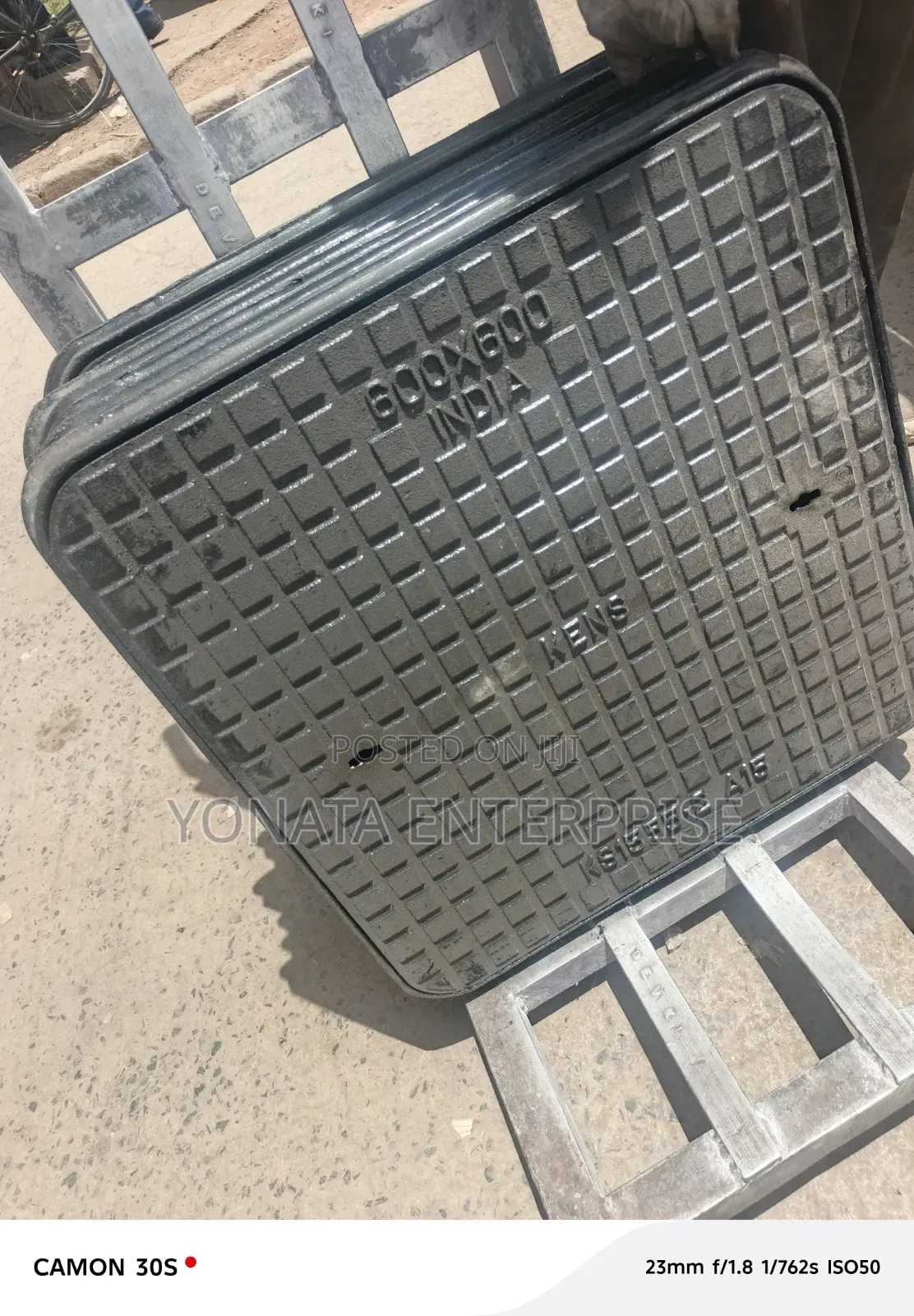 Commercial Cast Iron Manhole Cover 600*600 Suppliers