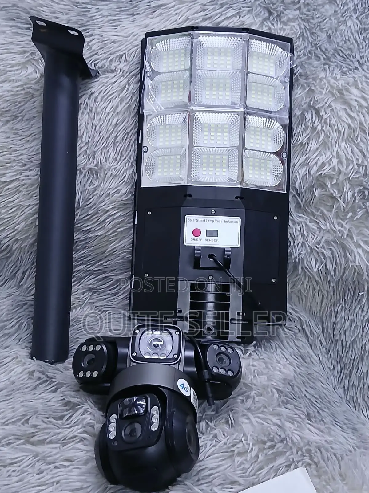 4G Triple Lens Solar PTZ CCTV Camera With Street Light