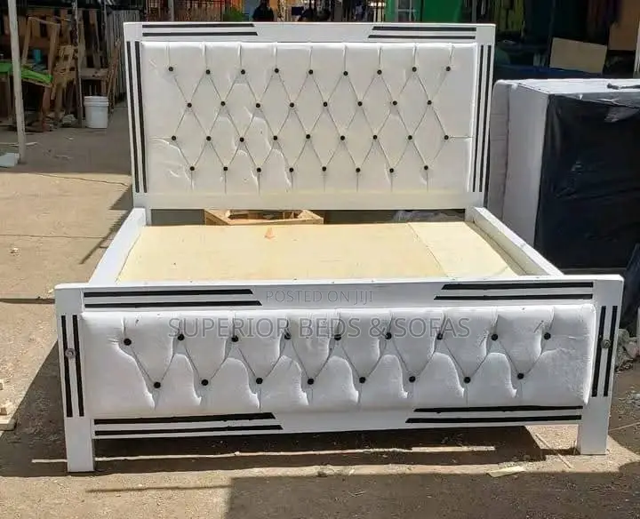 5x6 White Tufted Mocket Bed: Payment on Delivery