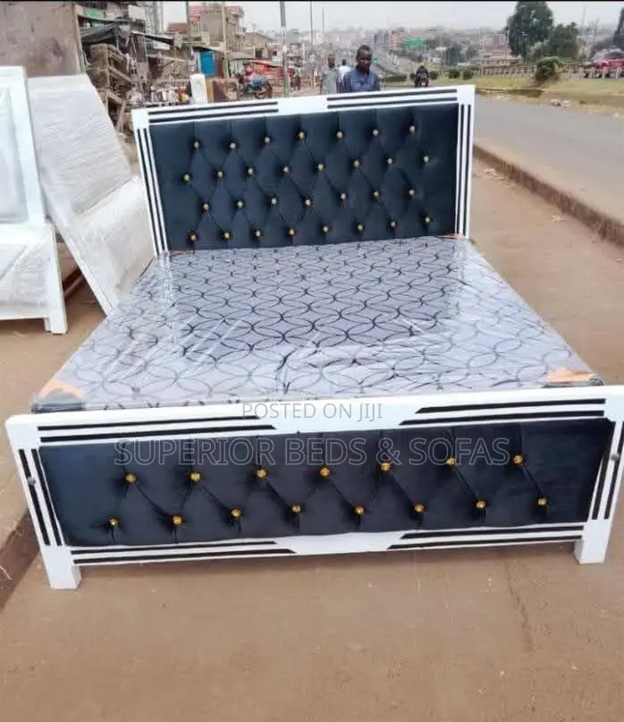 5x6 Black Tufted Mocket Bed in White Trim: Payment on Delivery