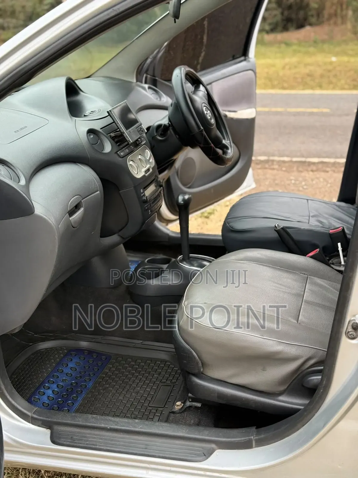 Toyota Vitz 2004 Silver