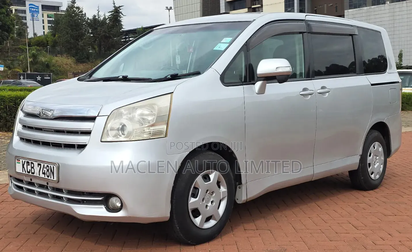Toyota Noah 2007 Silver