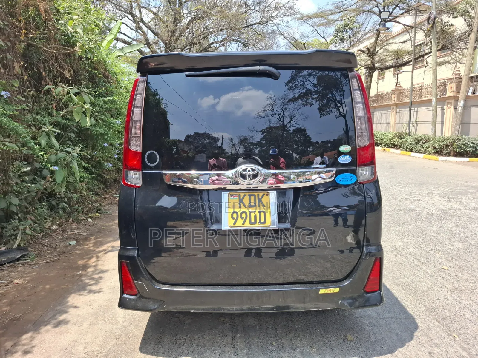 Toyota Noah 2.0 FWD (8 Seater) 2015 Black