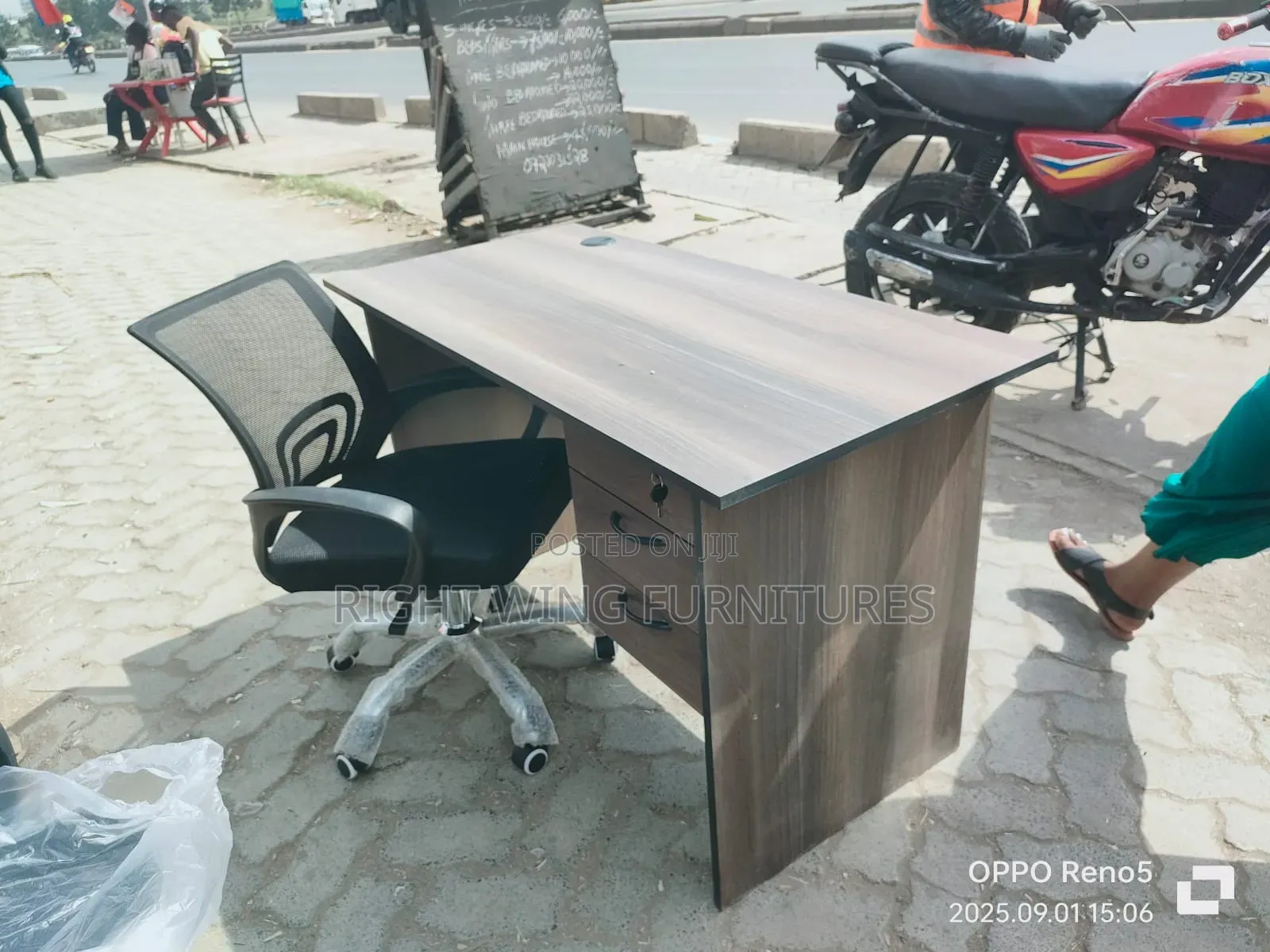 Executive Office Desk Comfortable Office Chair Set