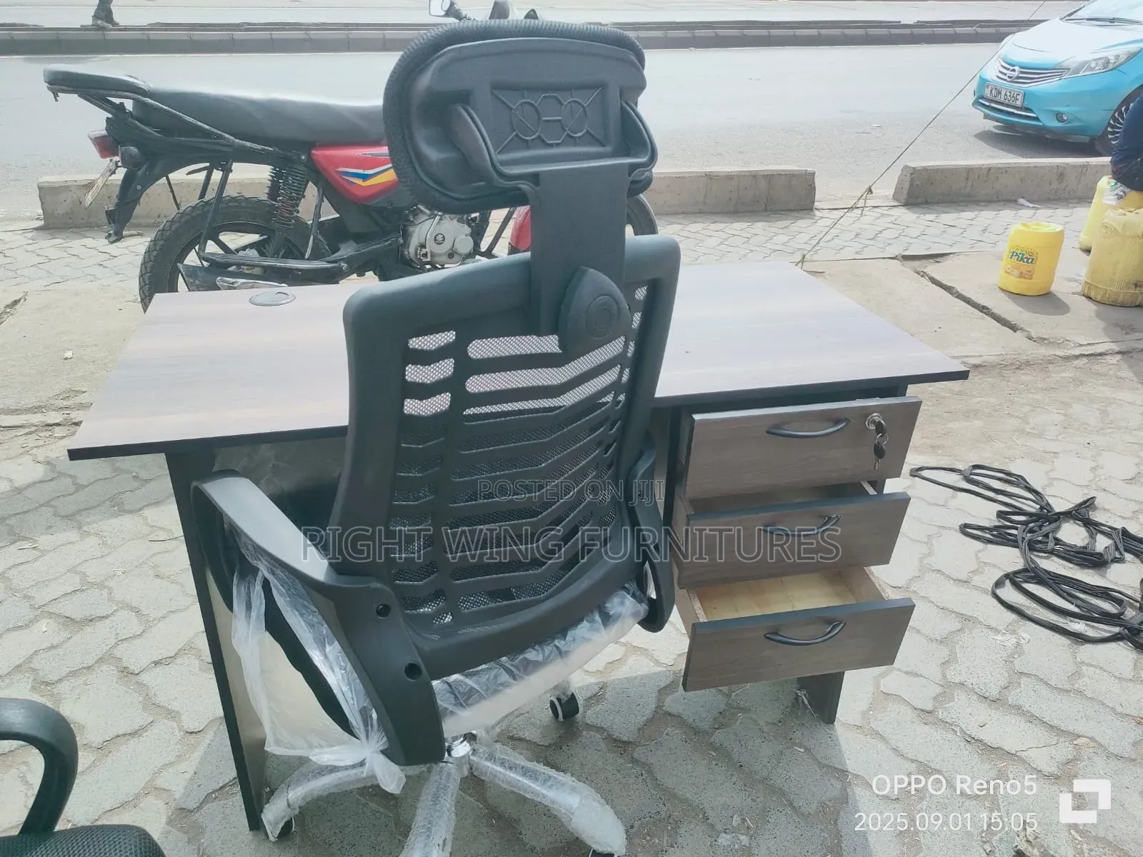 Executive Office Desk Comfortable Office Chair Set