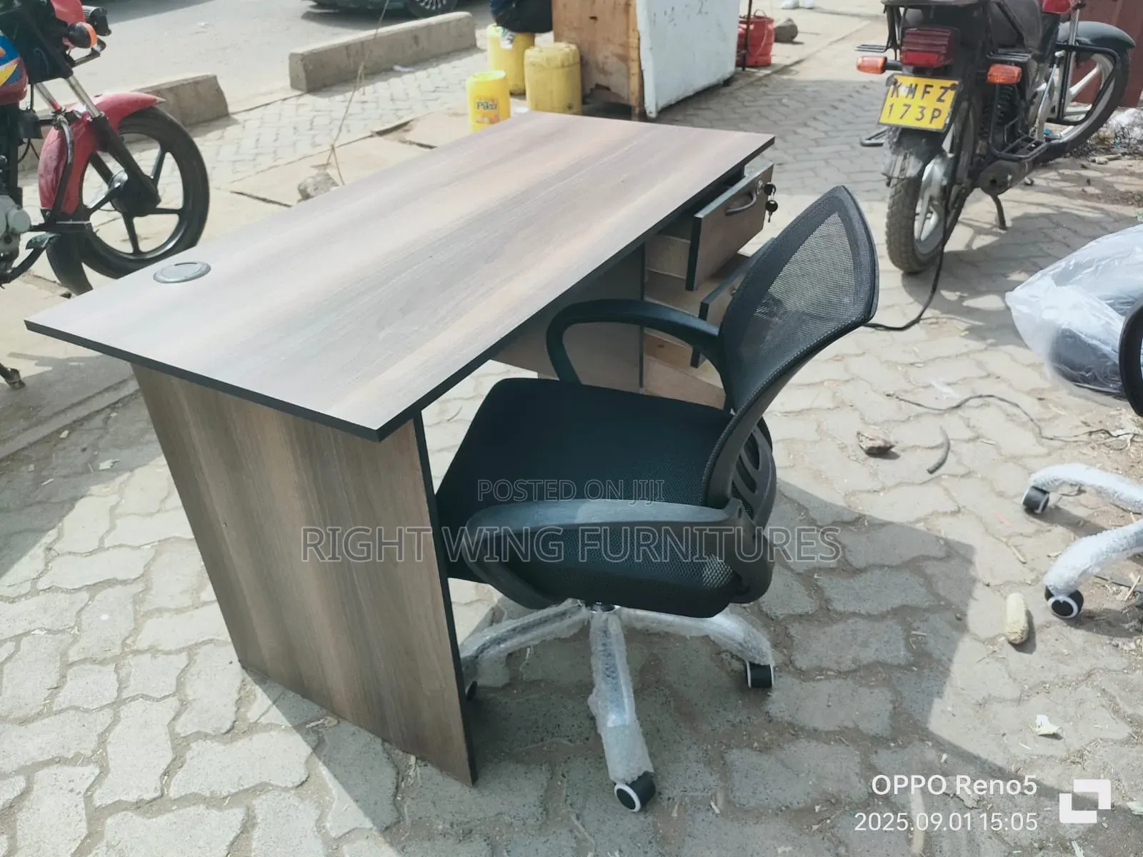 Executive Office Desk Comfortable Office Chair Set