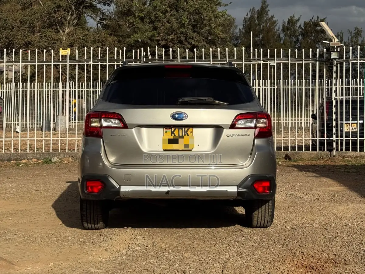 Subaru Outback 2.5i 4dr Wagon AWD (2.5L 4cyl CVT) 2015 Silver