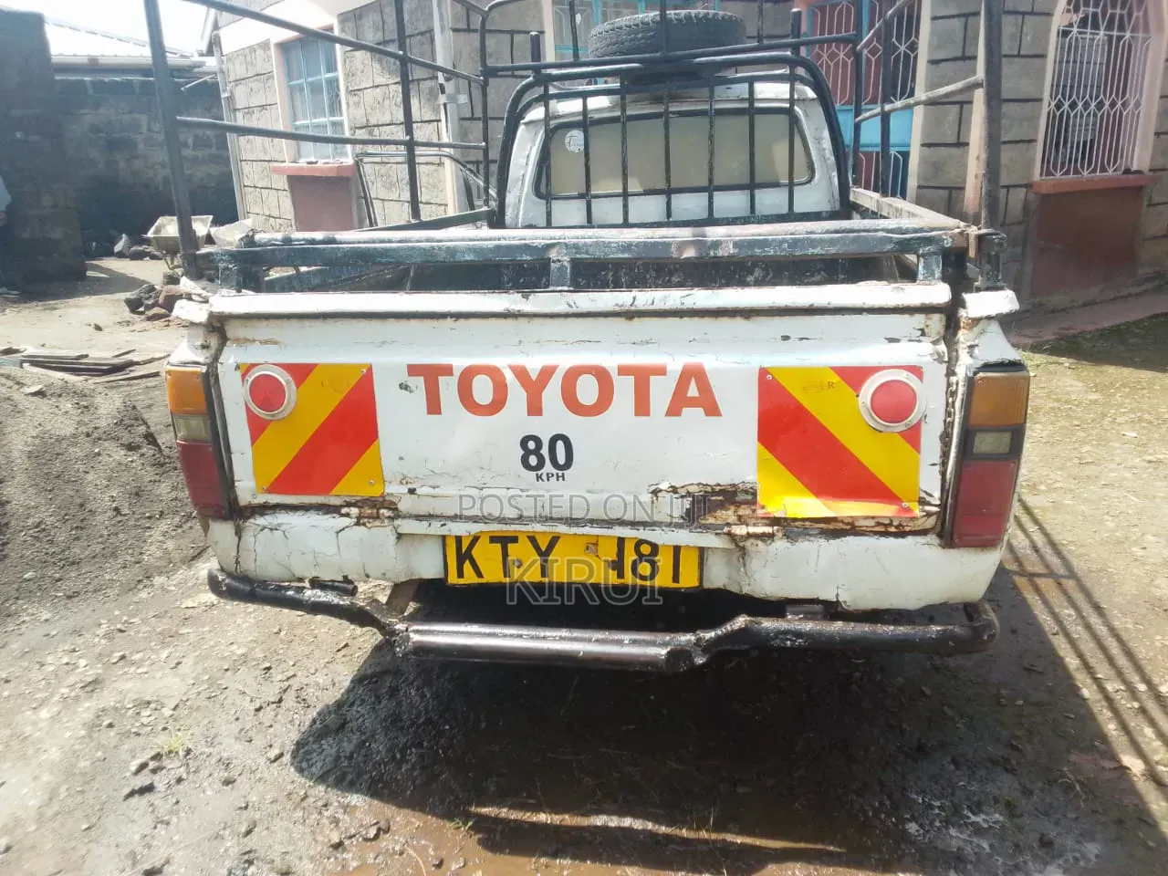 Toyota Hilux 1997 White
