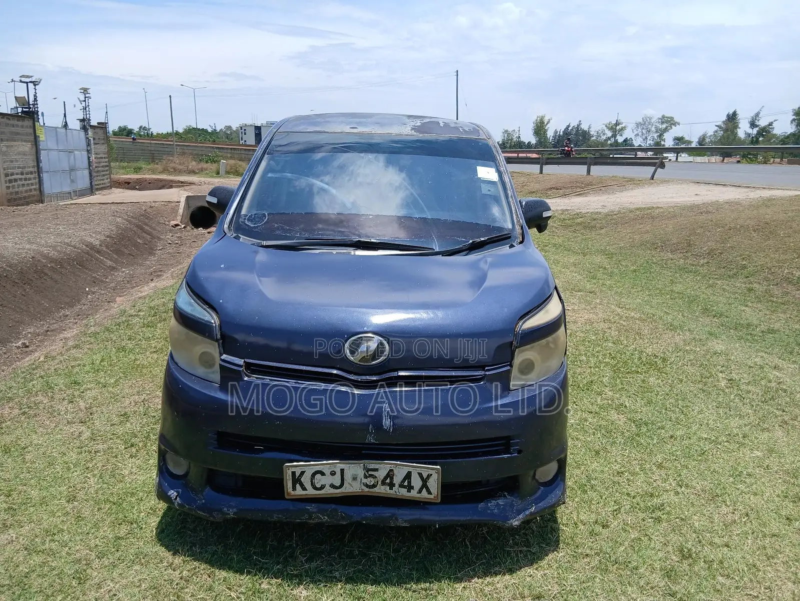 Toyota Voxy 2009 Purple