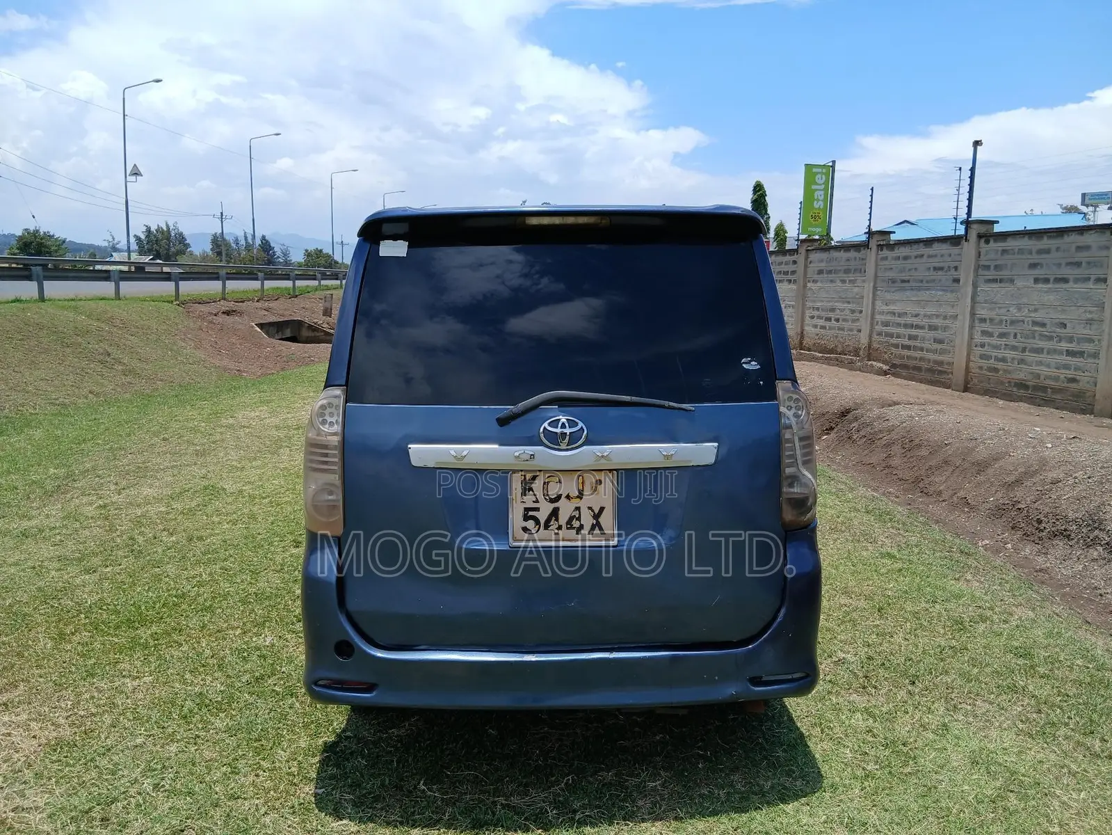 Toyota Voxy 2009 Purple