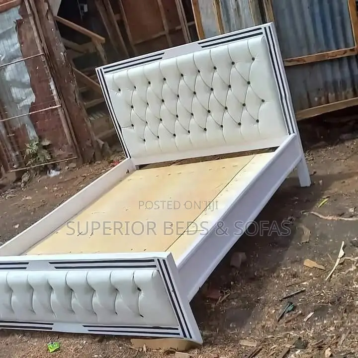 5x6 White Tufted Black Trim Mocket Bed