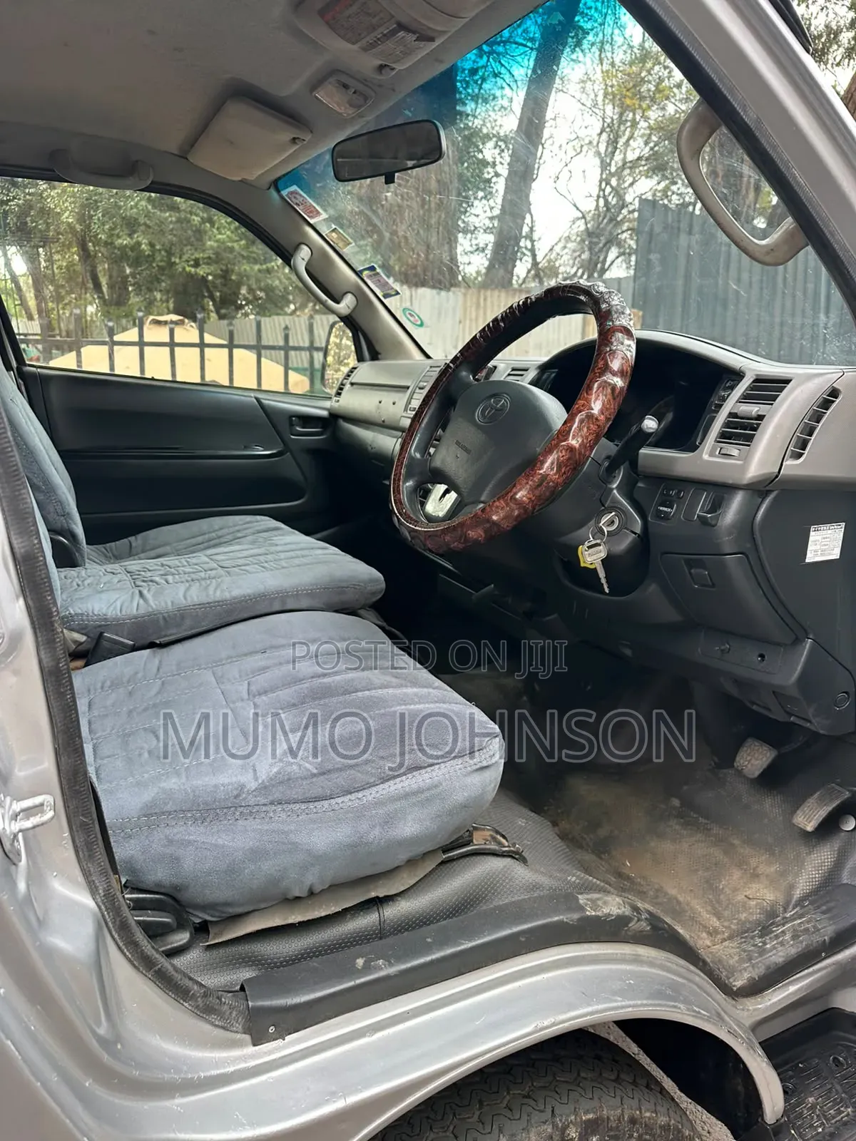 Toyota HiAce 2012 Silver