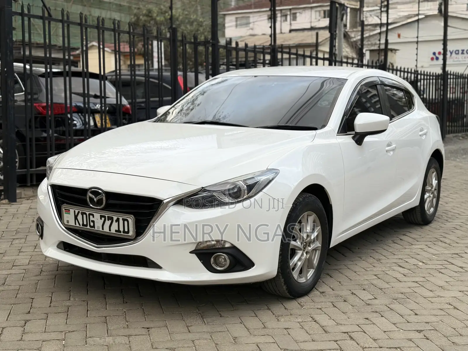 Mazda Axela SV Premium 2014 White