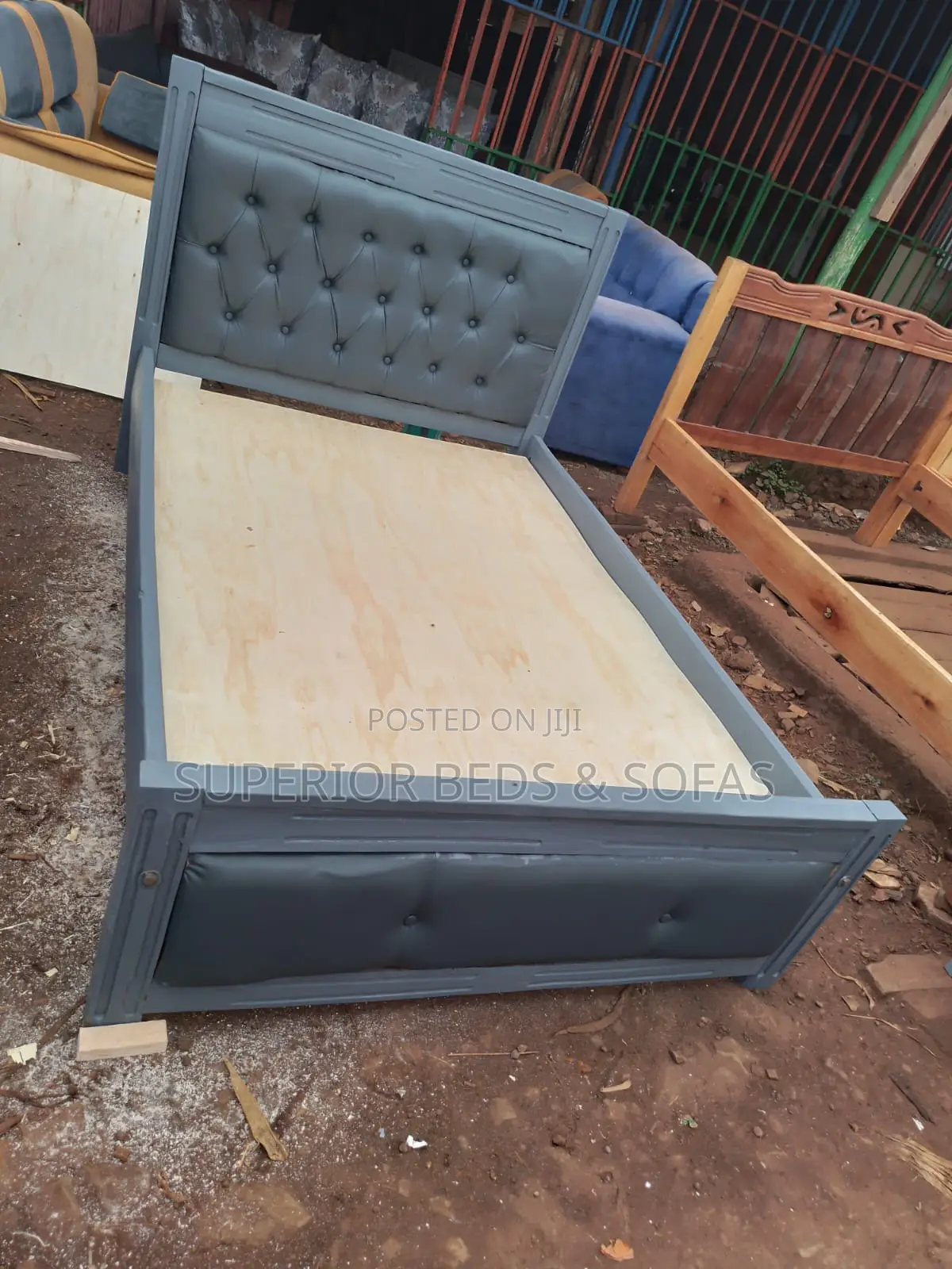5x6 Lux Grey Leather Tufted Mocket Bed