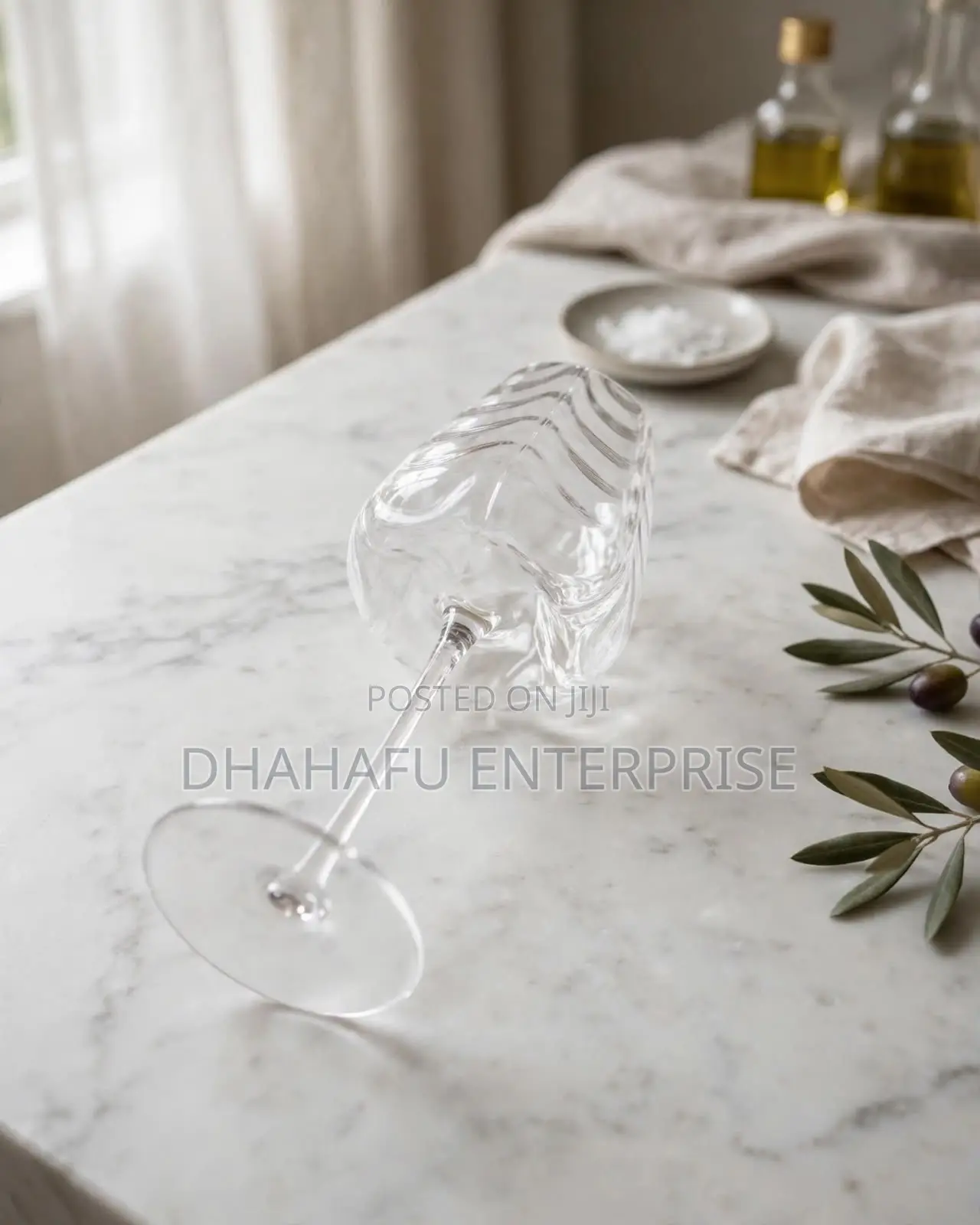 Elegant Wavy Wine Glasses (Set of 2)