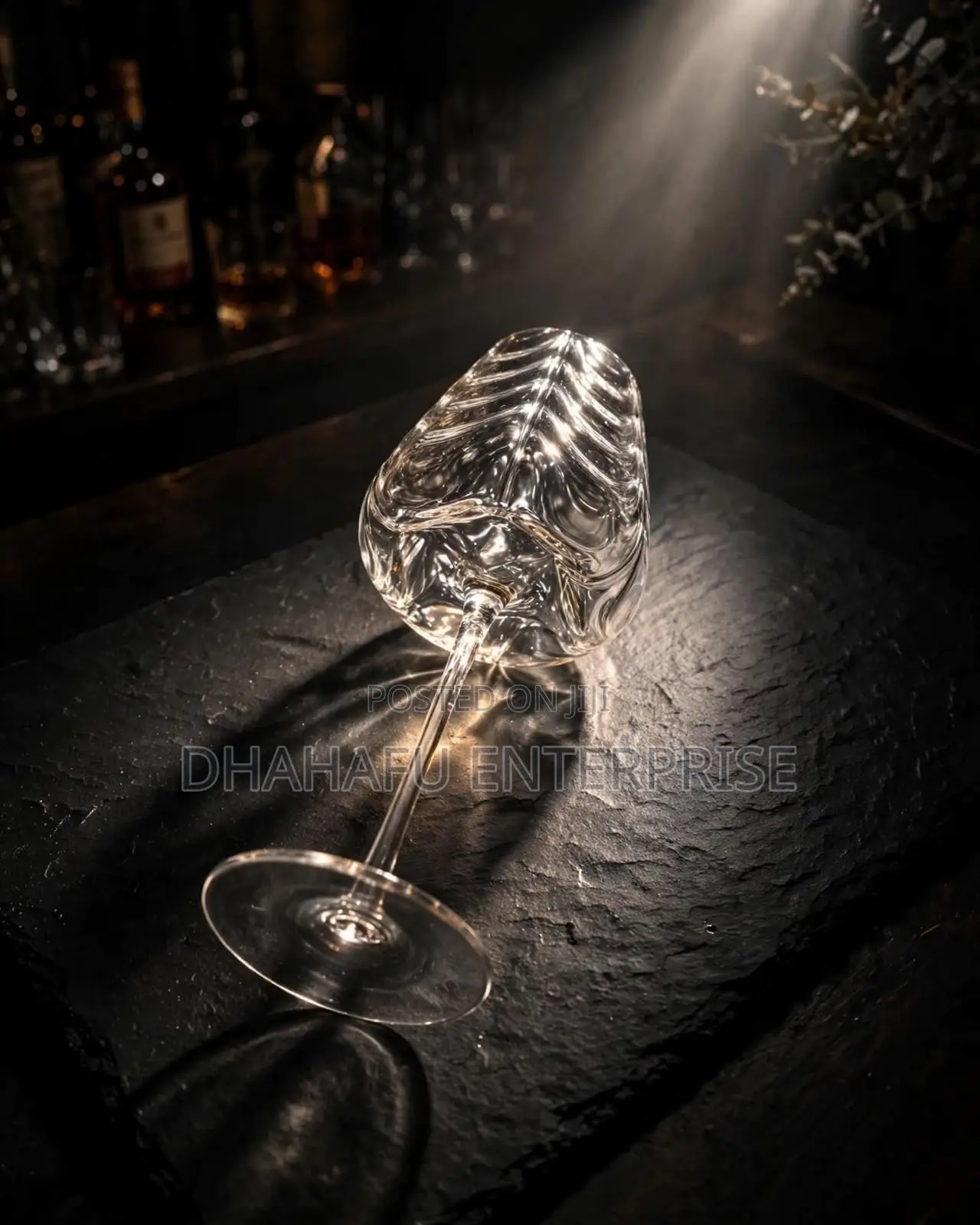 Elegant Wavy Wine Glasses (Set of 2)