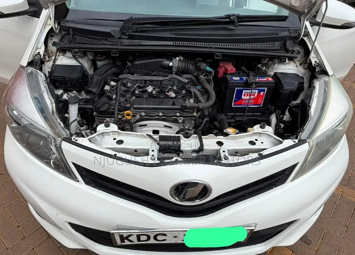 Toyota Vitz 2013 White