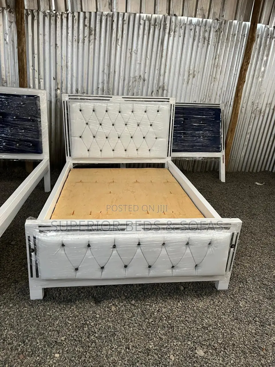 5x6 White Tufted Mocket Bed + Pay on Delivery